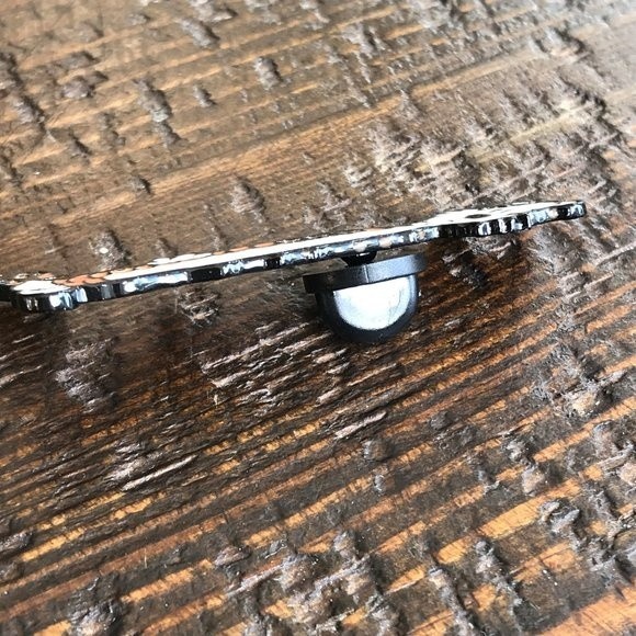 HOBBES from Calvin & Hobbes Collectible Enamel Pin NEW! 832 - Picture 7 of 11